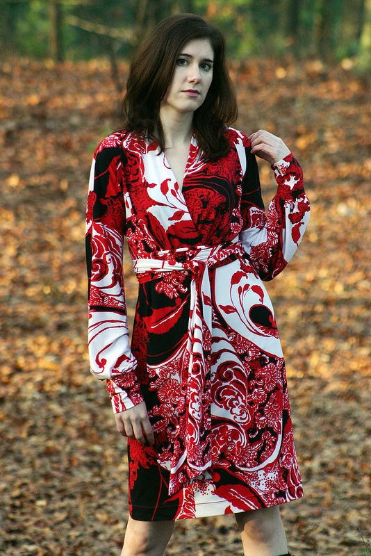 Pattern Review: Vogue 8825 [Christmas Dress]